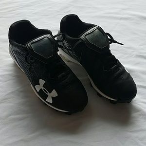 Kids Under Armour Cleats SIZE 2 *Gently Used*